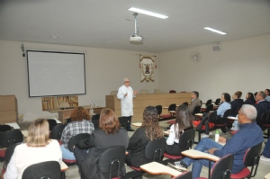 Médico do Cecan realiza palestra aos colaboradores da Cúria, CCI e Parque da Ressurreição